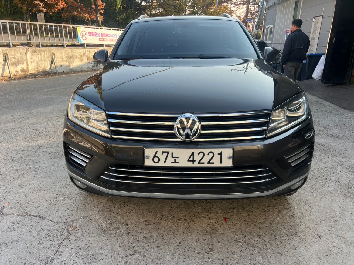 투아렉 Ⅱ 7P V6 3.0 TDI 블루모션 (245마력) 매물 썸네일