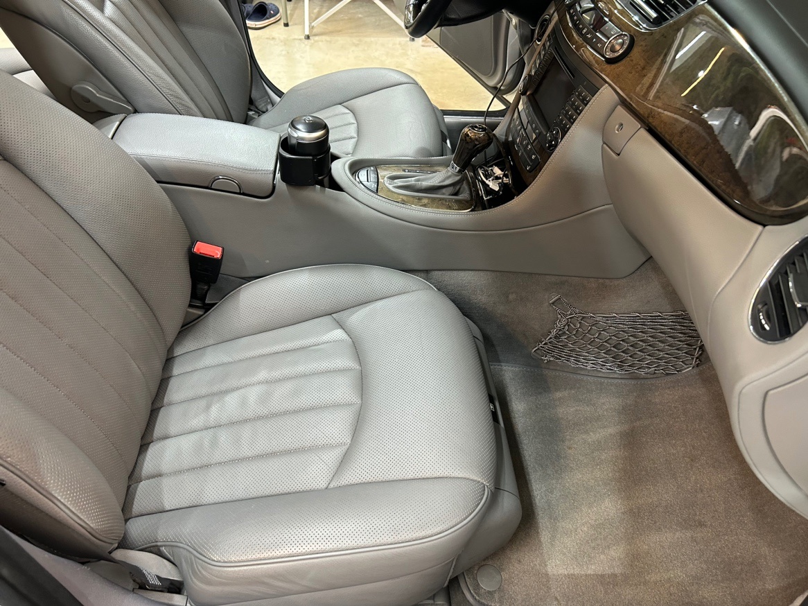 W219 CLS350 정식버전
사고이 중고차 직거래 (10)