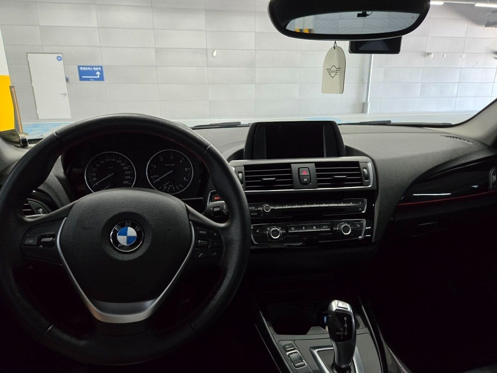 BMW 118d 메르테리안블루 컬러  중고차 직거래 (8)