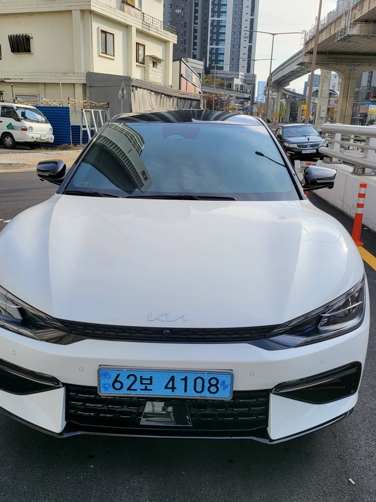 EV6 CV BEV(롱레인지/77.4kWh) RWD GT-Line(434km) 매물 썸네일