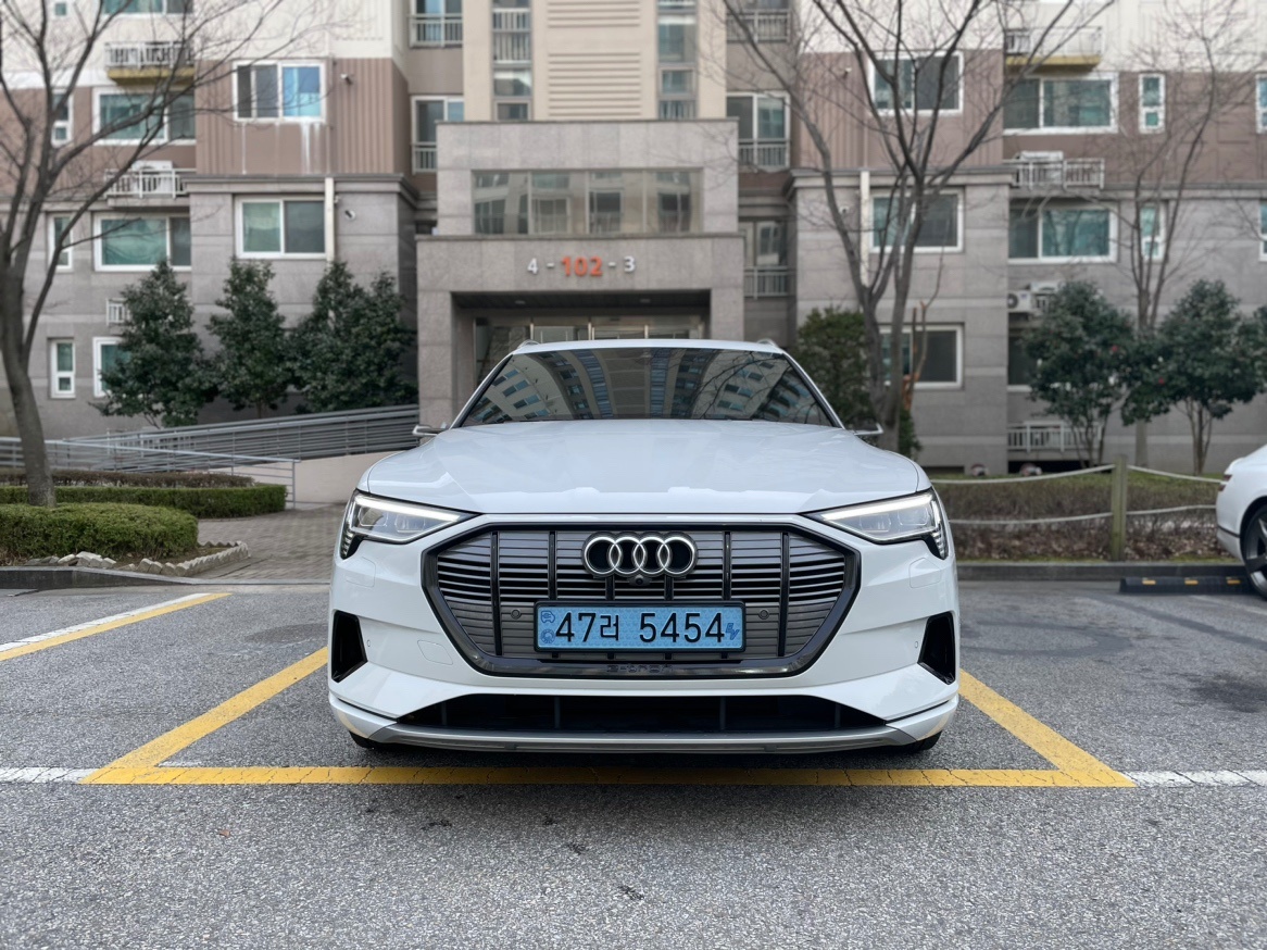 e-tron 전기(95kWh) AWD 55 quattro 매물 썸네일