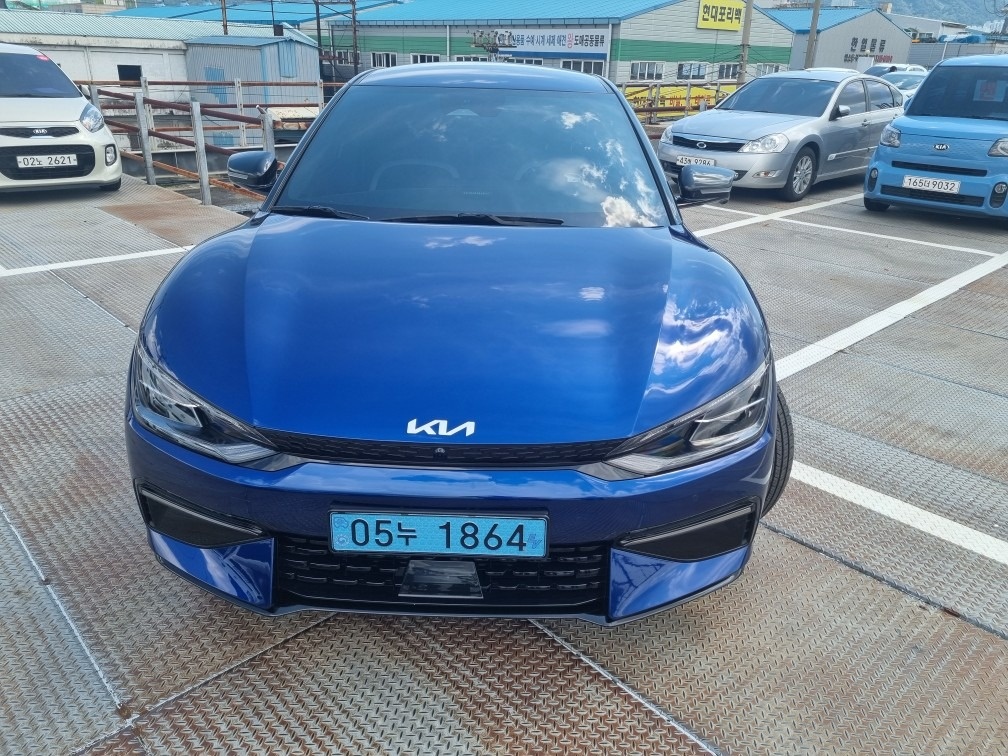 EV6 CV BEV(롱레인지/77.4kWh) RWD GT-Line(434km) 매물 썸네일