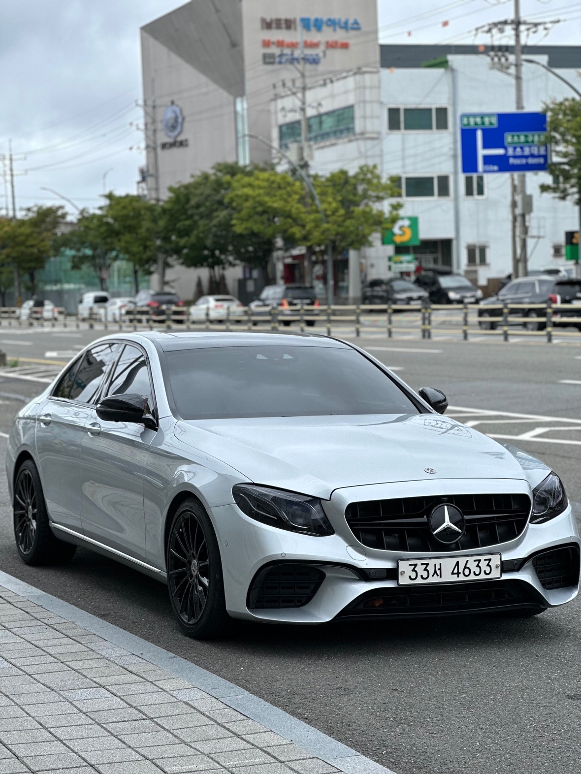 E 클래스 W213 E300 전기형 (211마력)아방가르드 매물 썸네일