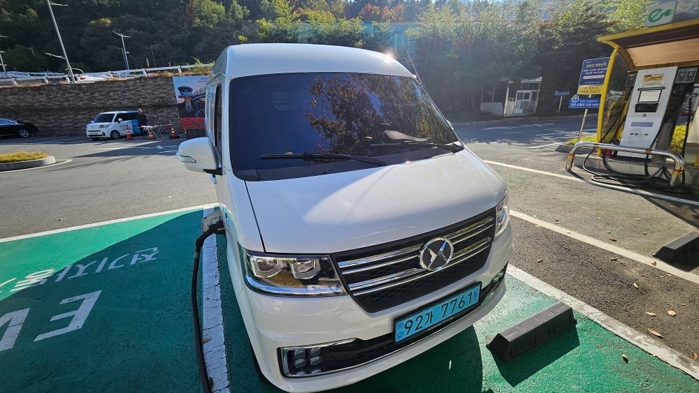 이티밴 BEV(2인승 41.9kWh) RWD (227km) 매물 썸네일