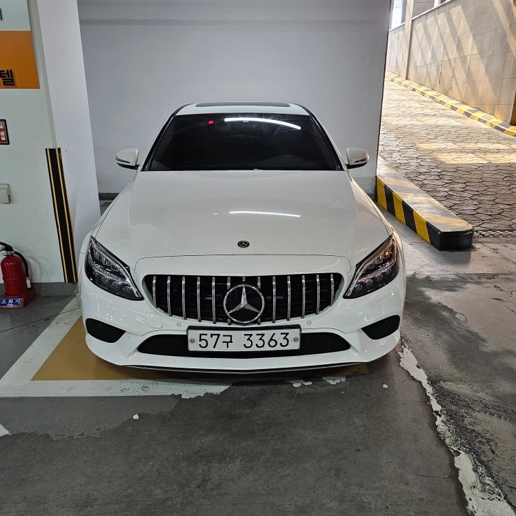 C 클래스 W205 C220 d (194마력)아방가르드 매물 썸네일