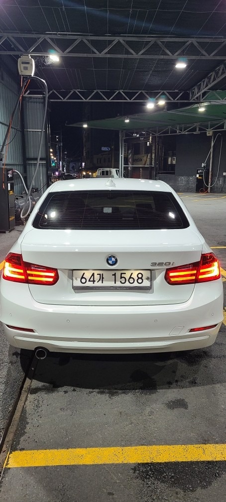 f30,  320i 화이트
무사고 . 중고차 직거래 (7)