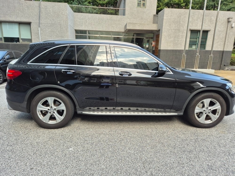 차명 : 벤츠 GLC220d 4mat 중고차 직거래 (4)