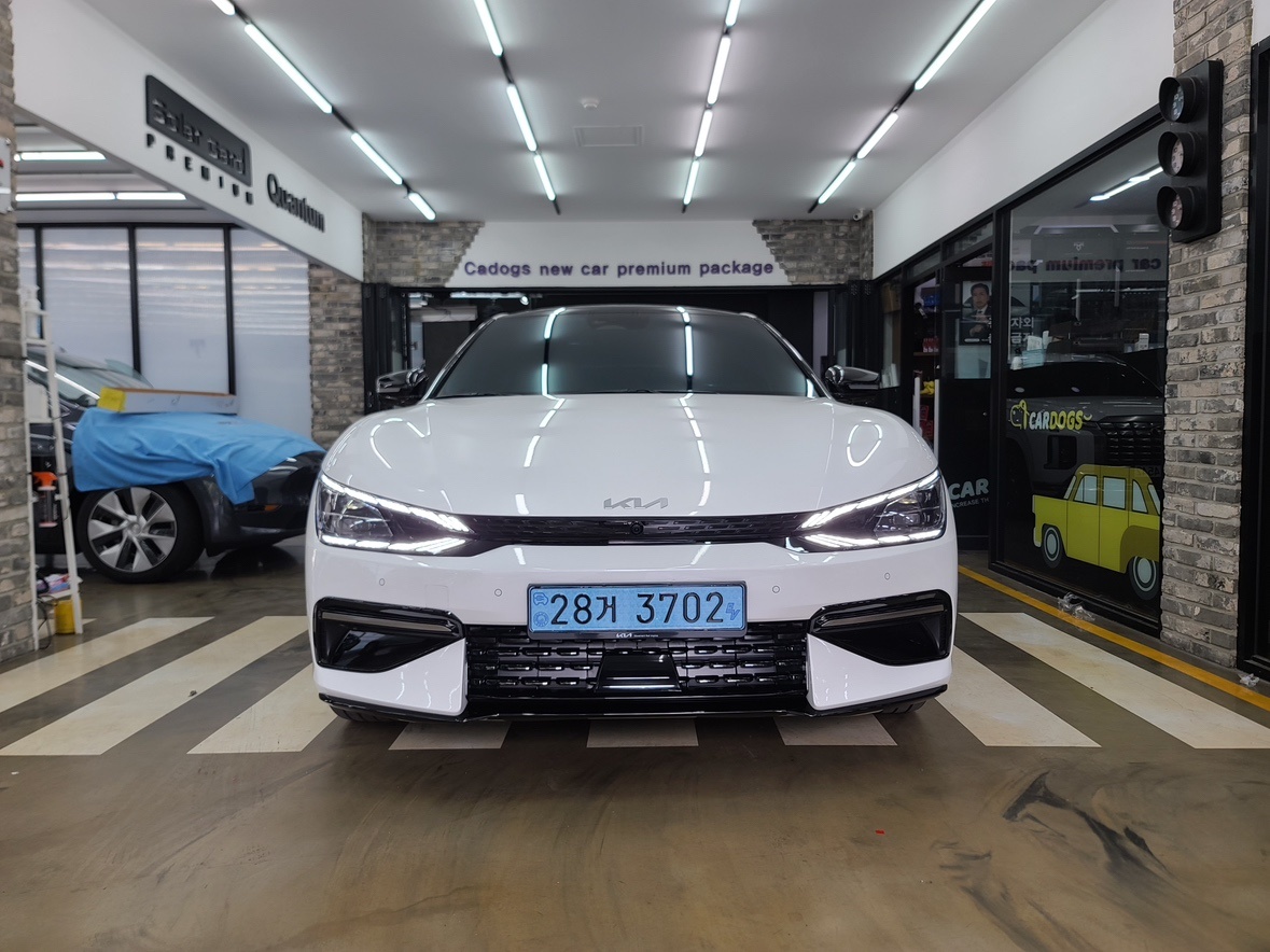 EV6 CV BEV(롱레인지/77.4kWh) RWD GT-Line(434km) 매물 썸네일