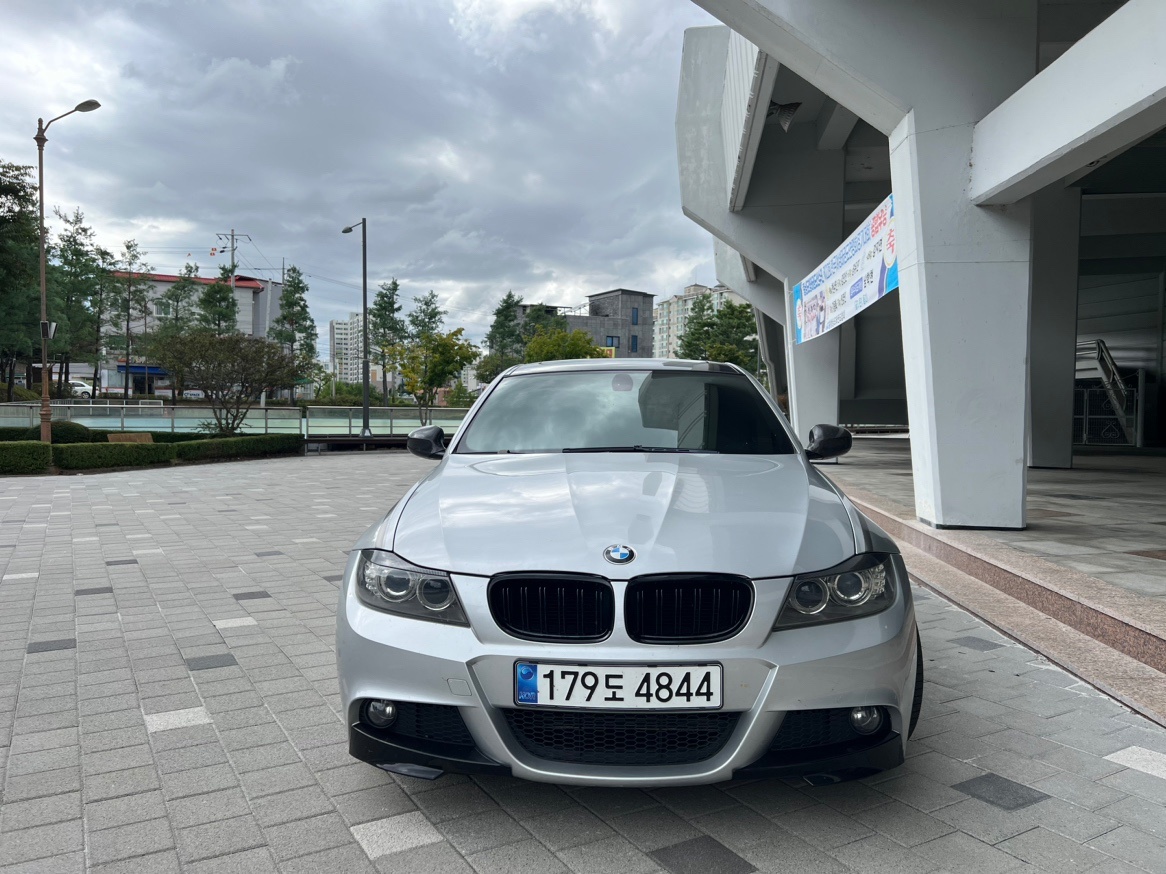 일반 세단320i 아니고 

BMW 