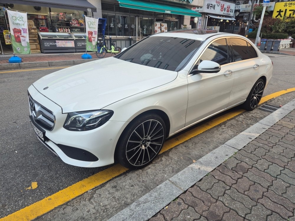 E 클래스 W213 E220 d 4Matic 전기형 (194마력)아방가르드 매물 썸네일