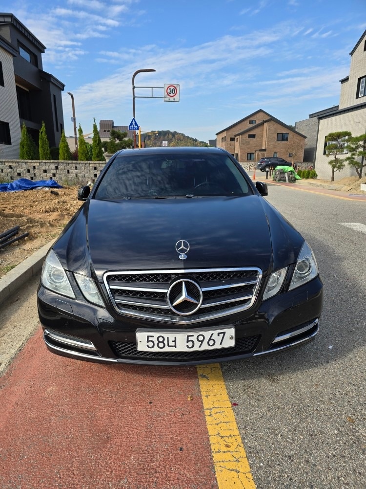 E 클래스 W212 E300 중기형 (245마력)엘레강스 매물 썸네일