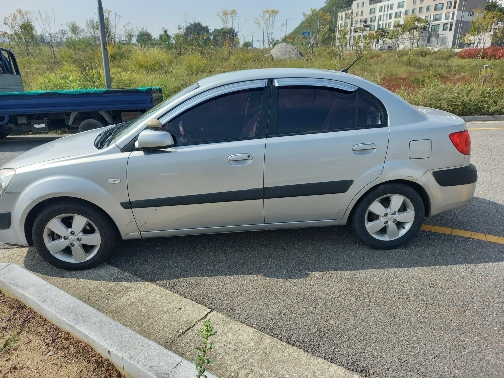 뉴 프라이드 JB 4DR 1.6(CVVT) SLX 매물 썸네일