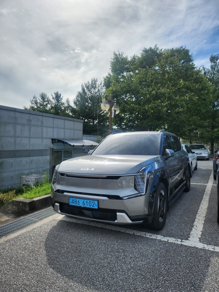 EV9 MV1 BEV(99.8kWh) 4WD 어스(7인승) 매물 썸네일