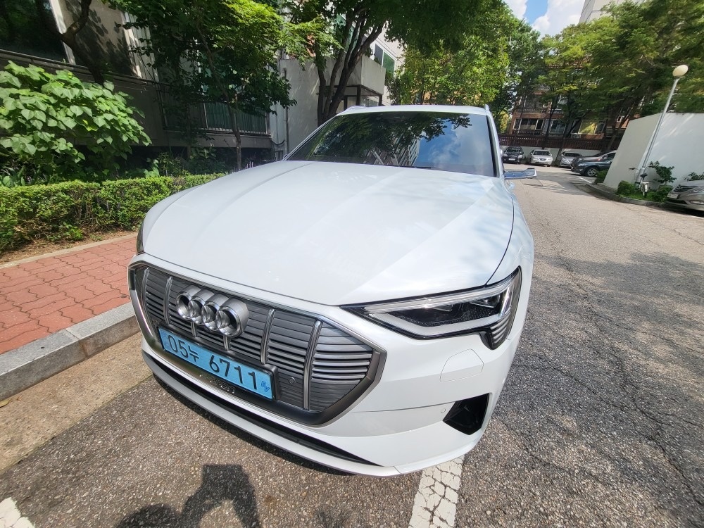 e-tron 전기(95kWh) AWD 55 quattro 매물 썸네일