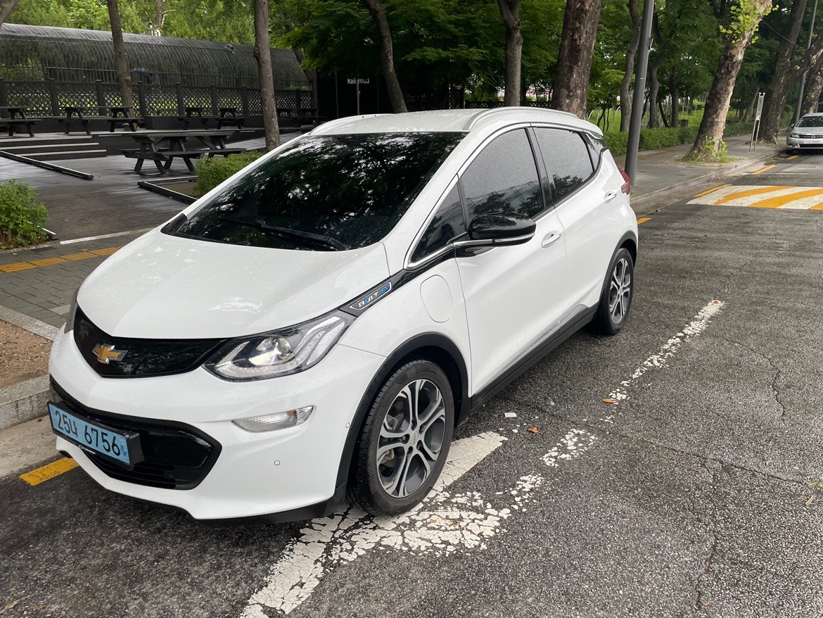 볼트 BEV(66kWh/414km) FWD (204마력) 매물 썸네일