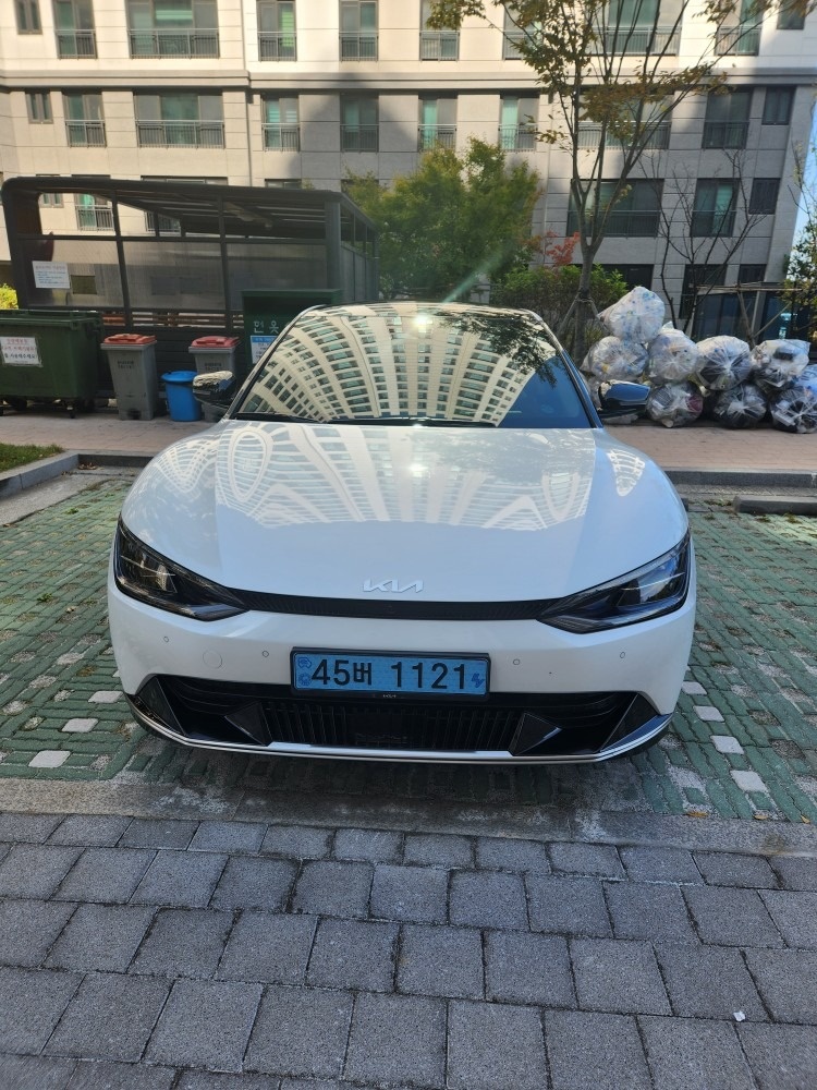 EV6 CV BEV(롱레인지/77.4kWh) RWD 어스(470km) 매물 썸네일