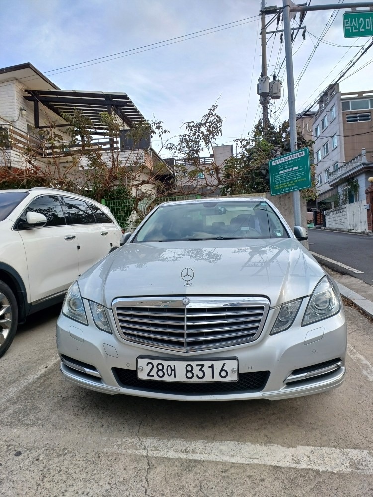 E 클래스 W212 E300 중기형 (245마력)엘레강스 매물 썸네일