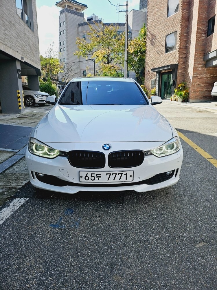 3시리즈 F30 320d 세단 (184마력) 매물 썸네일