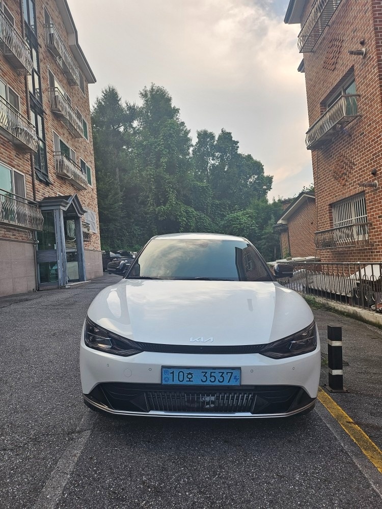 EV6 CV BEV(롱레인지/77.4kWh) RWD 어스(470km) 매물 썸네일