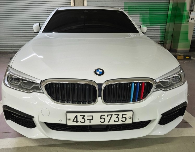 BMW 520d 입니다.
화이트. 꼬 중고차 직거래 (3)