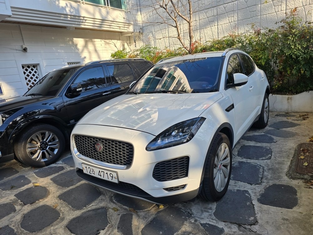 E-PACE X540 D180 AWD 매물 썸네일