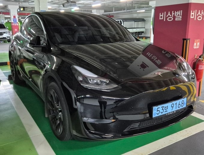 모델 Y BEV(75kWh) AWD 롱 레인지 매물 썸네일