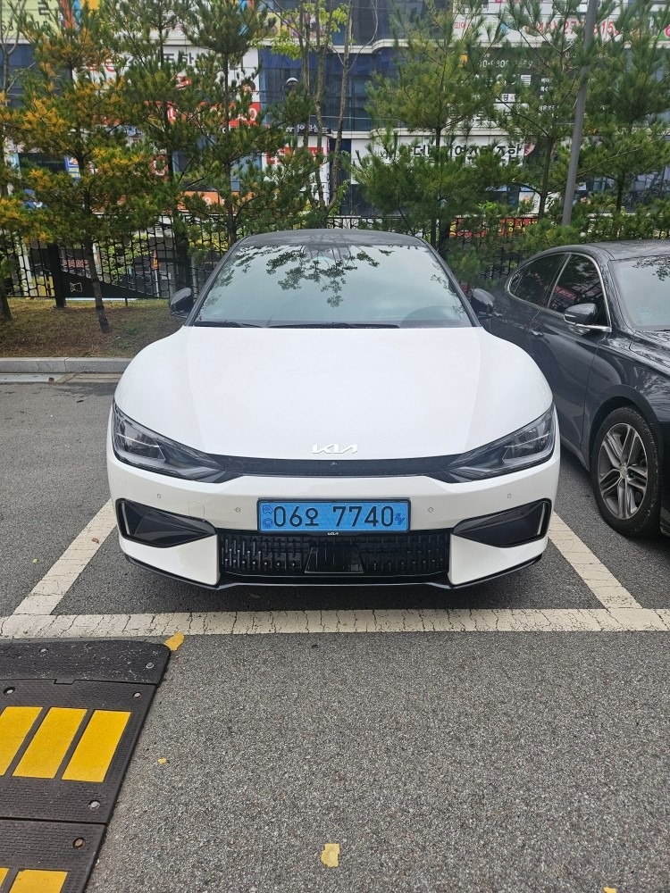 EV6 CV BEV(롱레인지/77.4kWh) RWD 어스(470km) 매물 썸네일