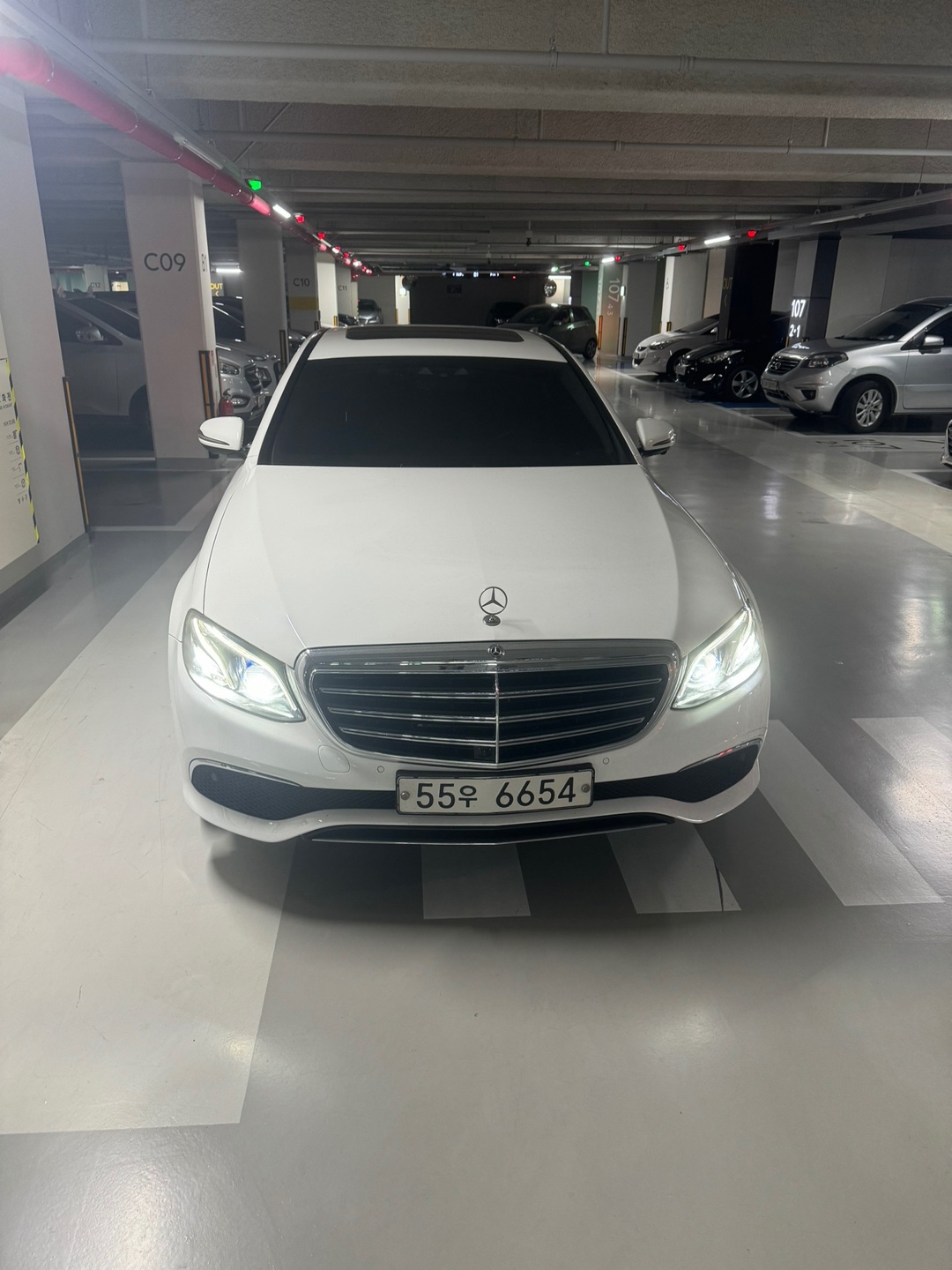 E 클래스 W213 E300 4Matic 전기형 (211마력)익스클루시브 매물 썸네일