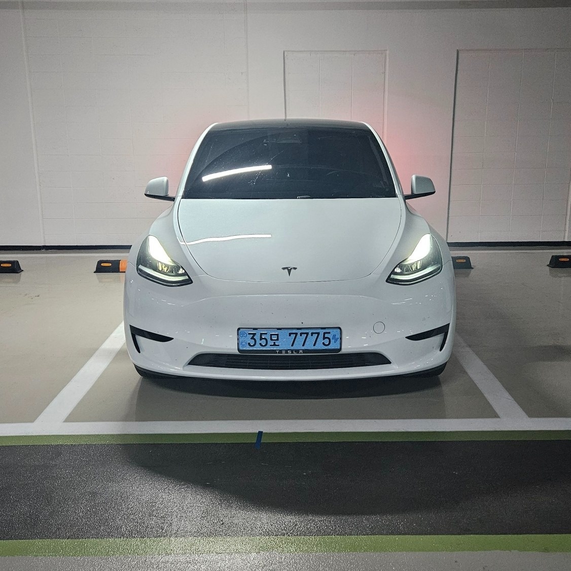 모델 Y BEV(75kWh) RWD 스탠다드 레인지 매물 썸네일