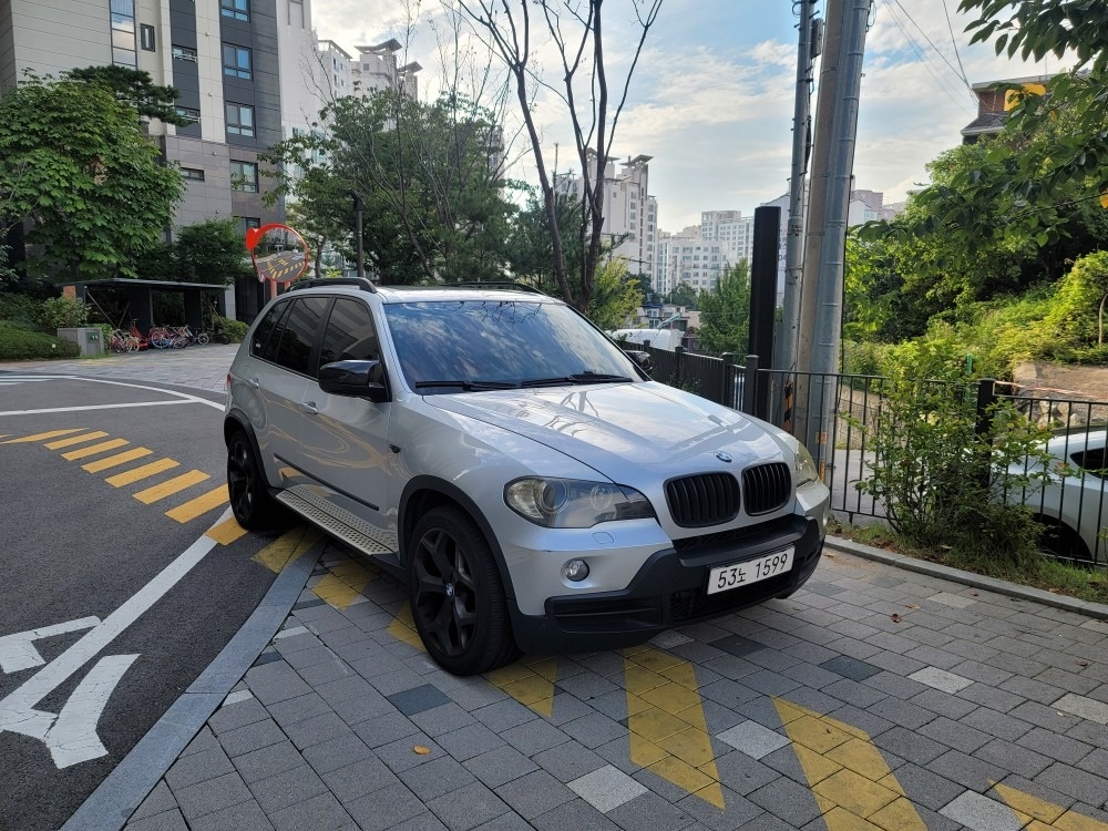 1. 제조사, 모델명 : BMW , 