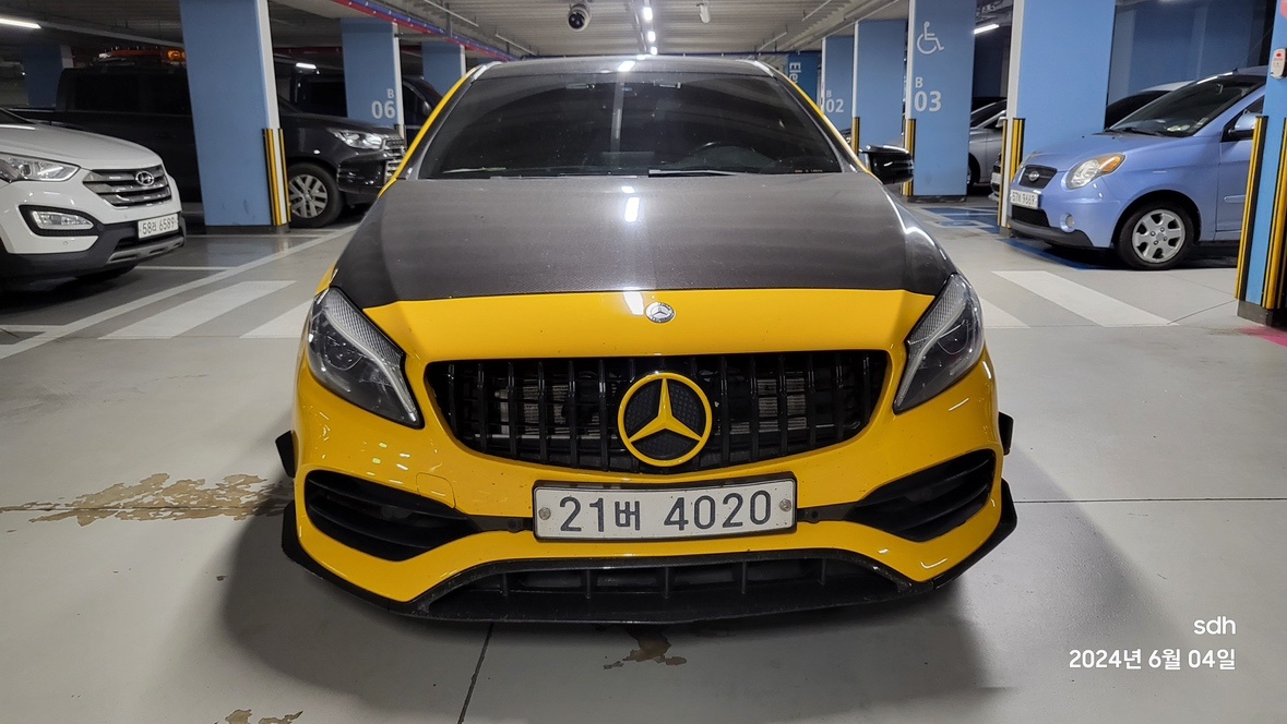 A 클래스 W176 A45 amg 4Matic (388마력) 매물 썸네일