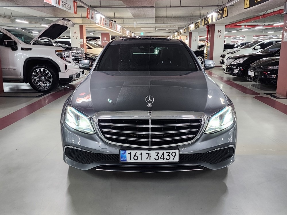 E 클래스 W213 E220 d 4Matic 전기형 (194마력)익스클루시브 매물 썸네일