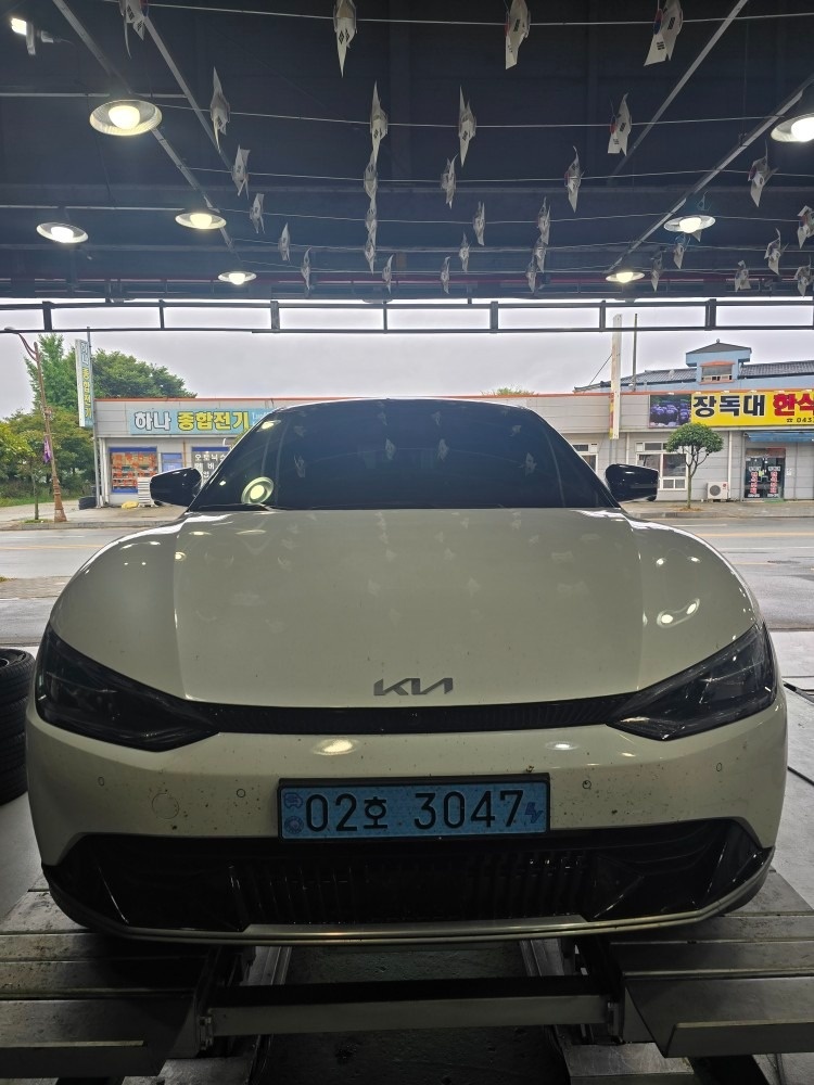 EV6 CV BEV(롱레인지/77.4kWh) RWD 어스(470km) 매물 썸네일