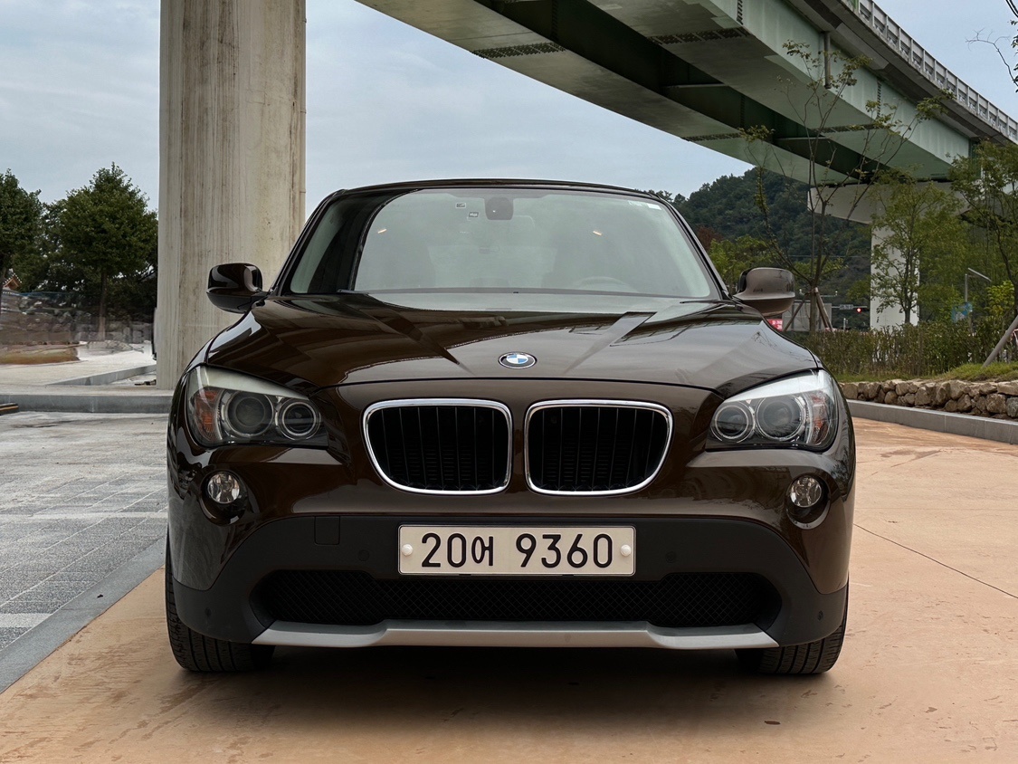 
bmw x1 입니다. 
 출퇴근용으