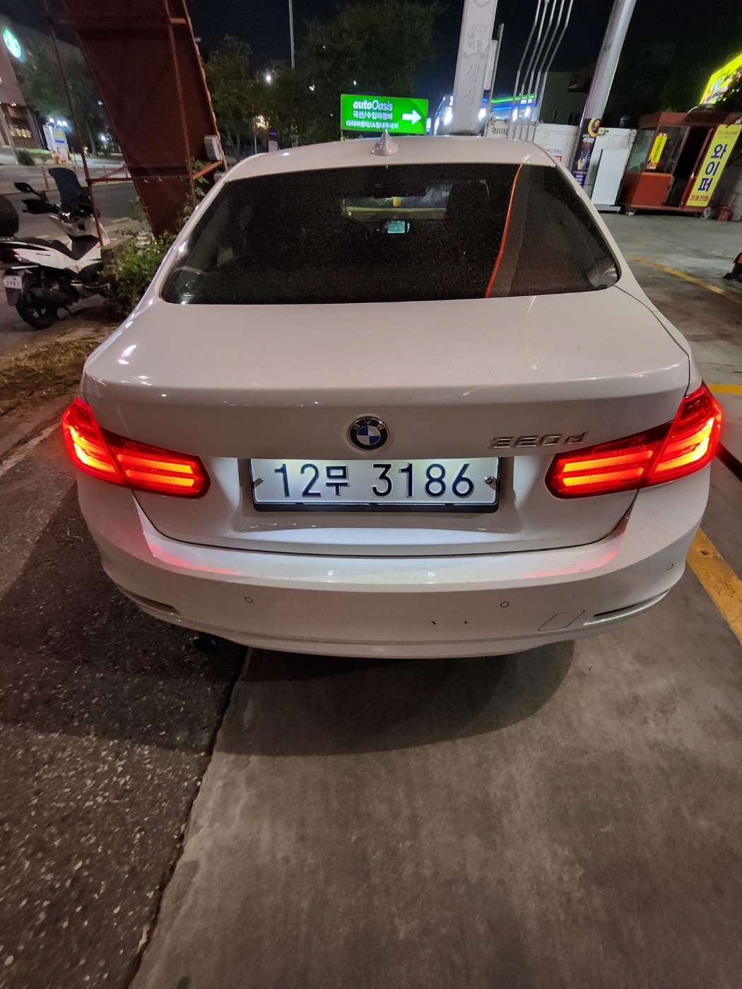 BMW 320d 휜색 차량입니다

연 중고차 직거래 (3)