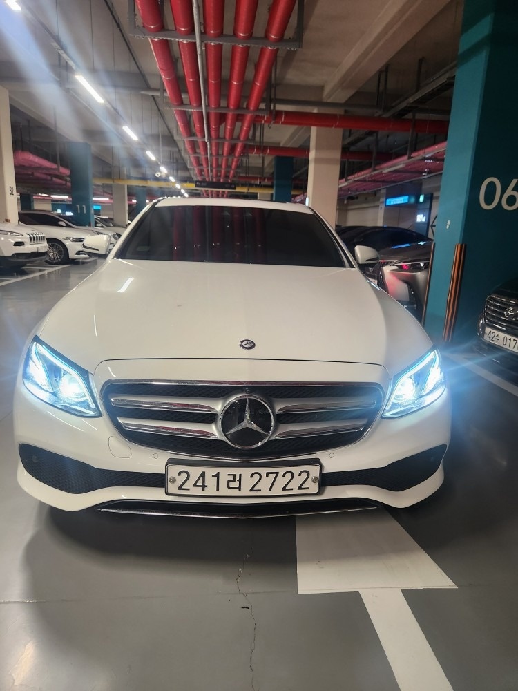 E 클래스 W213 E300 4Matic 전기형 (211마력)아방가르드 매물 썸네일