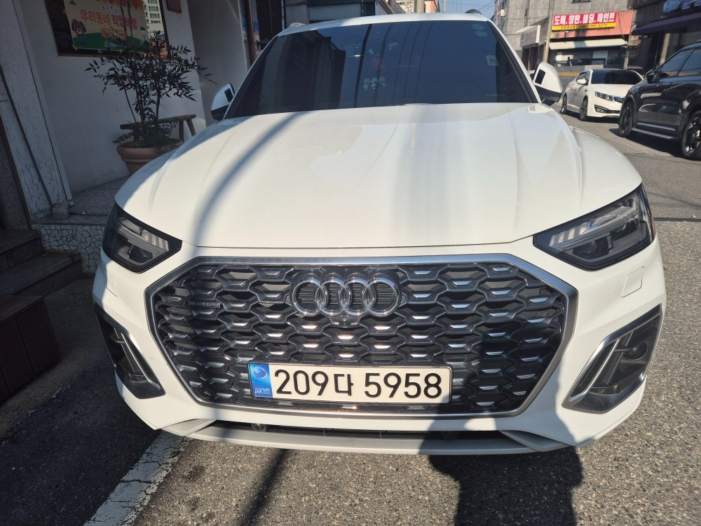 Q5 FY 45 TFSI Sportback 콰트로 (265마력) 매물 썸네일