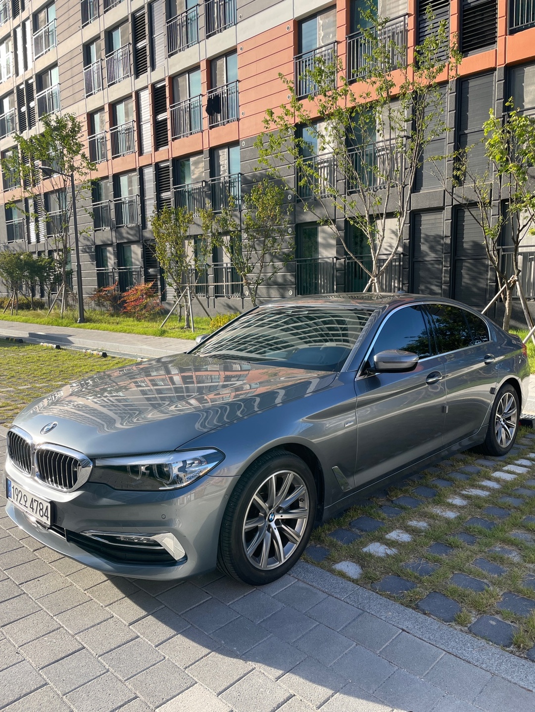 BMW 520i 럭셔리 블루스톤/꼬냑 중고차 직거래 (2)