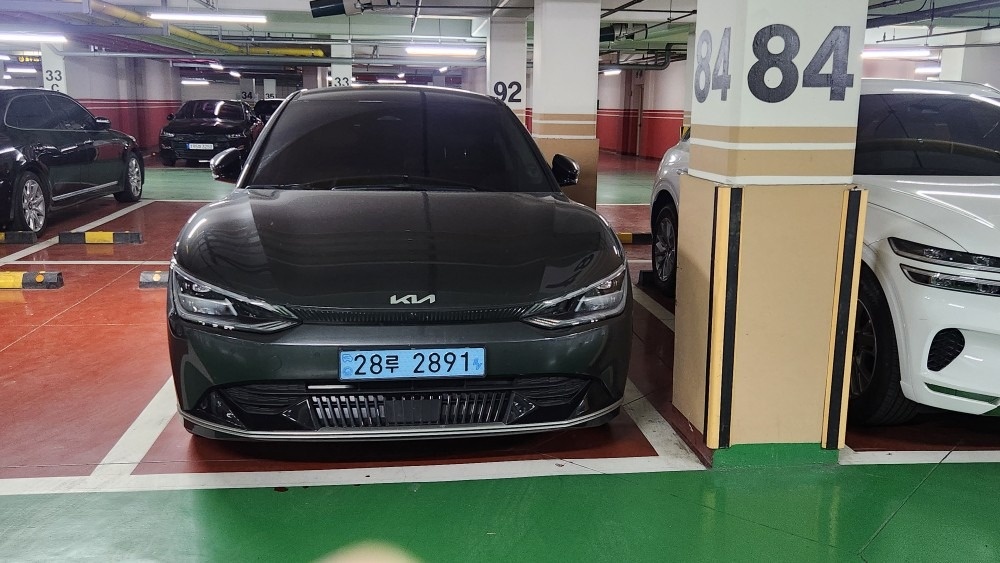 EV6 CV BEV(스탠다드/58.0kWh) RWD 어스(370km) 매물 썸네일