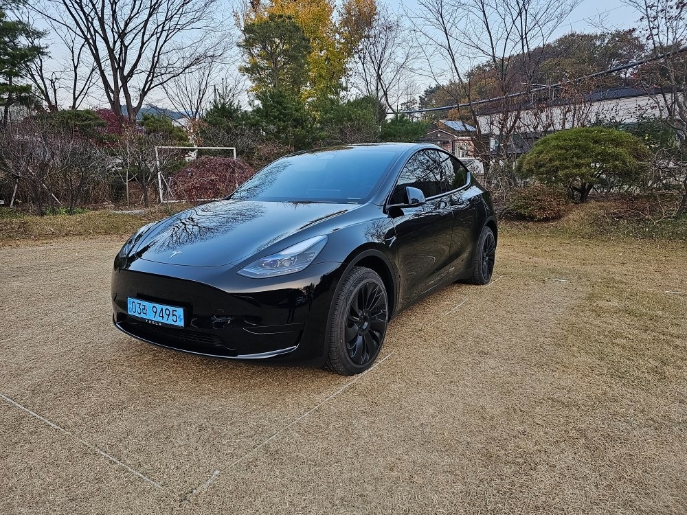 모델 Y BEV(75kWh) RWD 스탠다드 레인지 매물 썸네일