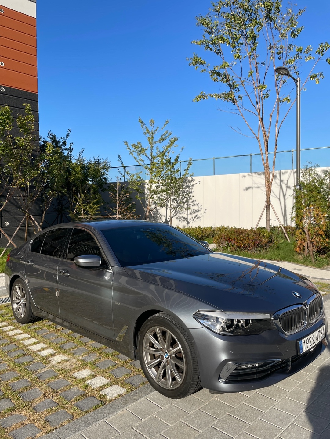 BMW 520i 럭셔리 블루스톤/꼬냑 중고차 직거래 (3)