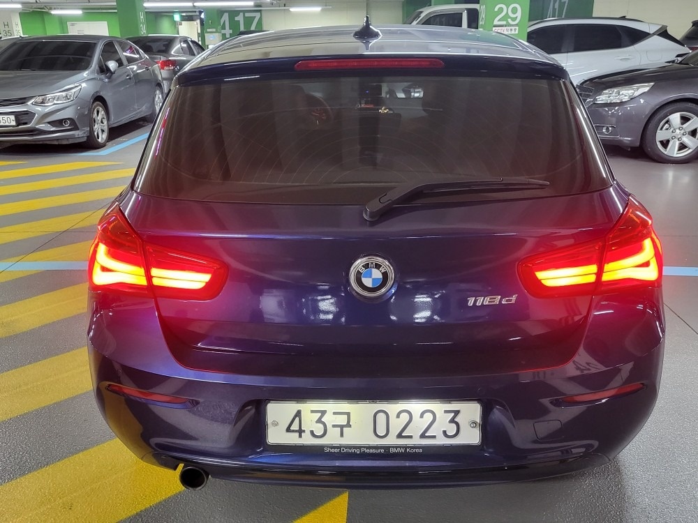 BMW 118D 스포츠 차량 판매합니 중고차 직거래 (2)