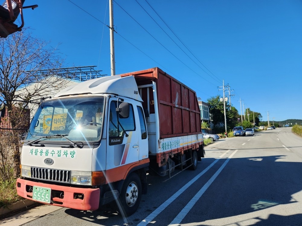 라이노 집게차
키로수 15만6천 
1