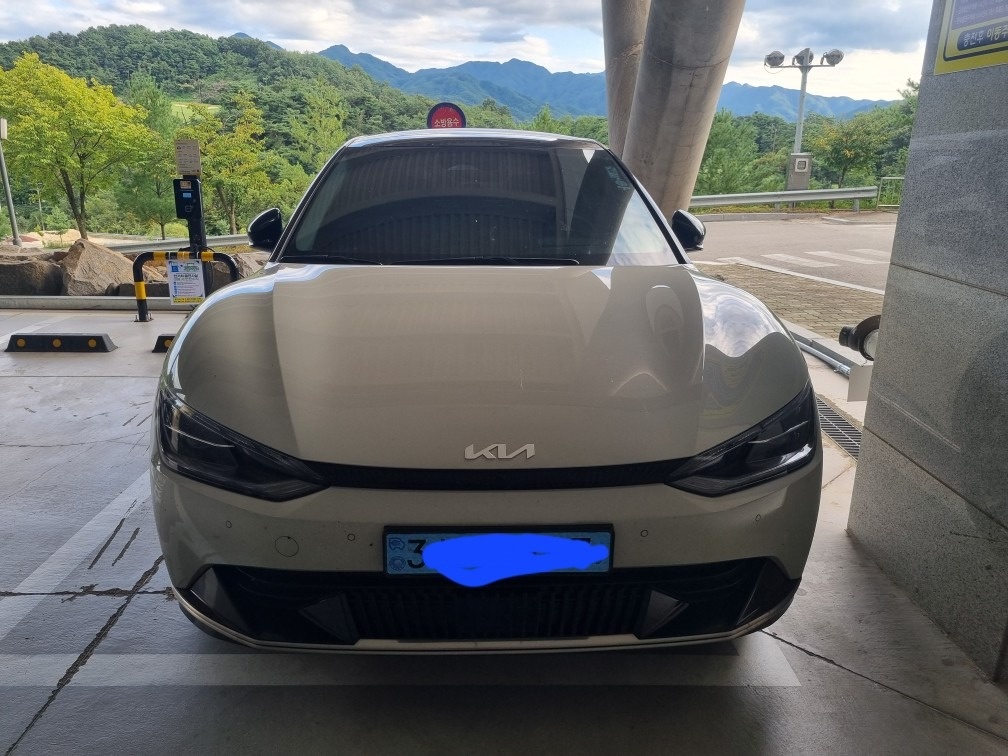 EV6 CV BEV(롱레인지/77.4kWh) AWD 어스(441km) 매물 썸네일