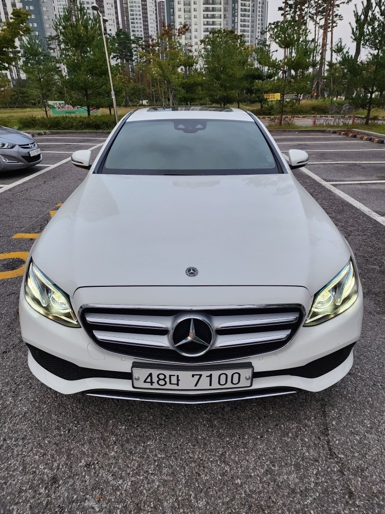 E 클래스 W213 E220 d 4Matic 전기형 (194마력) 매물 썸네일