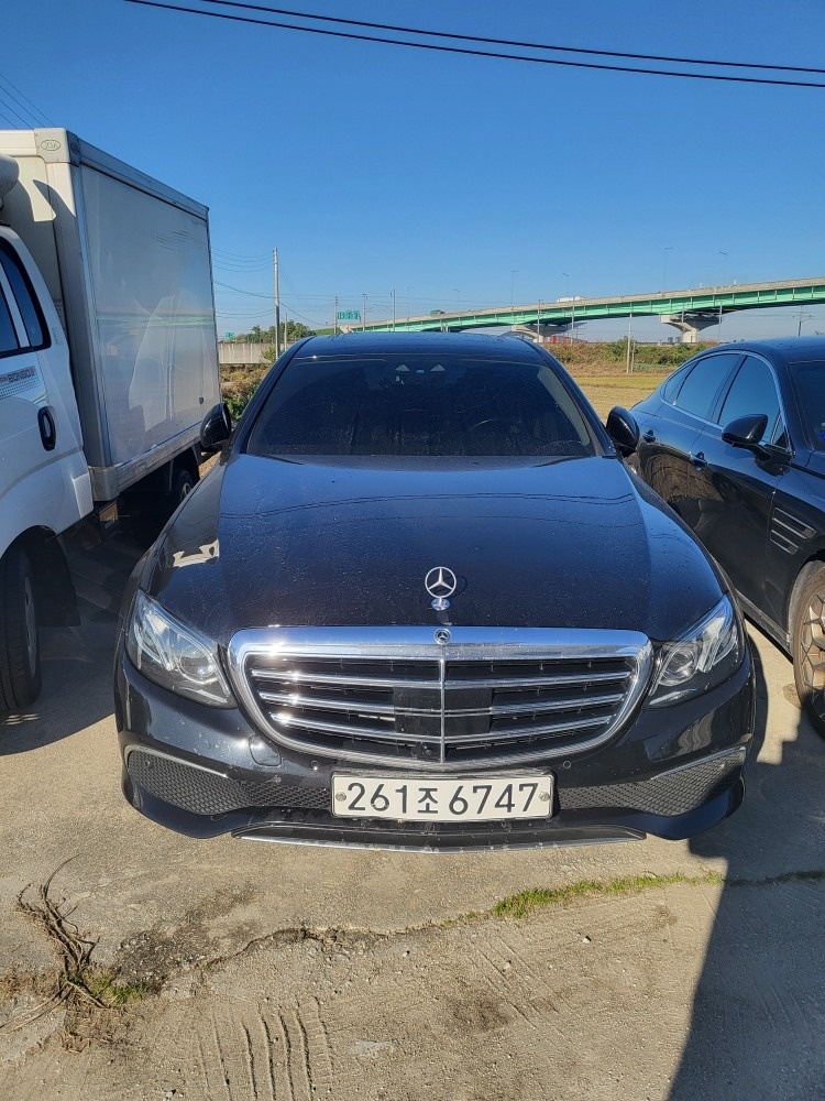 E 클래스 W213 E300 4Matic 전기형 (211마력)익스클루시브 매물 썸네일