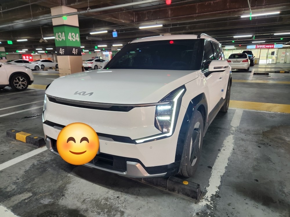 EV9 MV1 BEV(99.8kWh) 4WD 어스(7인승) 매물 썸네일