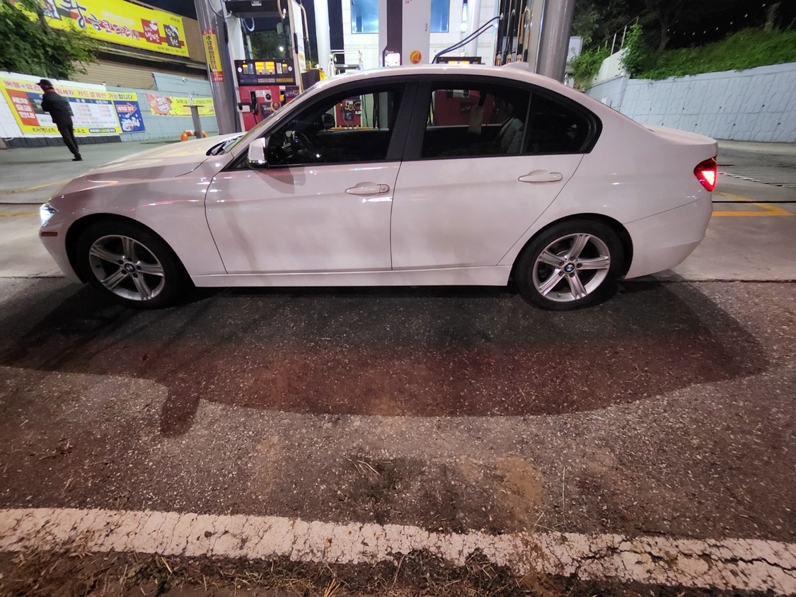 BMW 320d 휜색 차량입니다

연 중고차 직거래 (2)