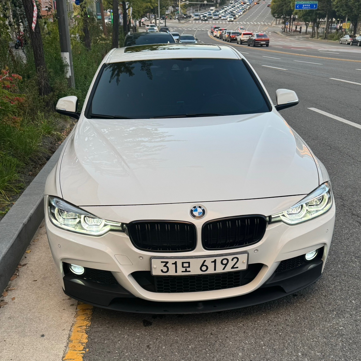 3시리즈 F30 330 i 세단 페이스리프트 (252마력) 매물 썸네일