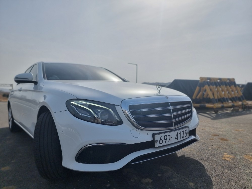 E 클래스 W213 E220 d 4Matic 전기형 (194마력)익스클루시브 매물 썸네일